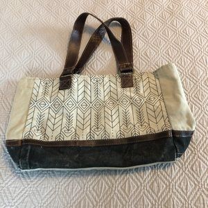 “Rustic” look canvas bag by Mona B